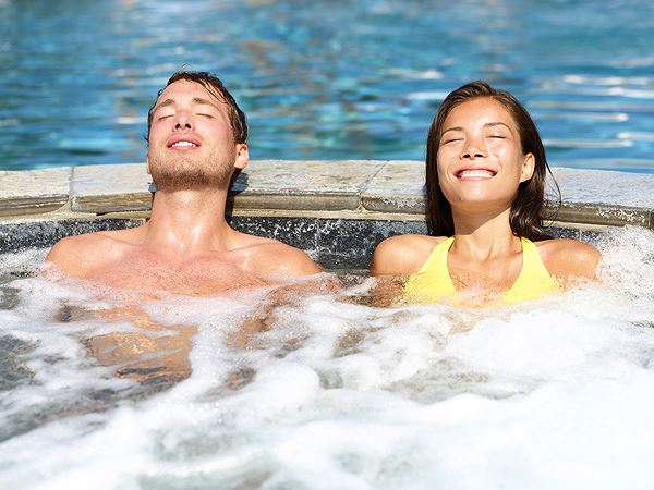 bồn tắm massage gia đình, không nên ngâm mình dưới bồn tắm ngâm mình dưới bồn tắm massage quá lâu, không nên ngâm mình dưới bồn tắm massage khi nào