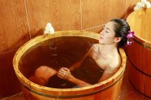 Bồn tắm gỗ thông