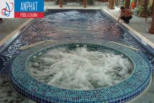 Bể sục Jacuzzi xây kết hợp bể bơi